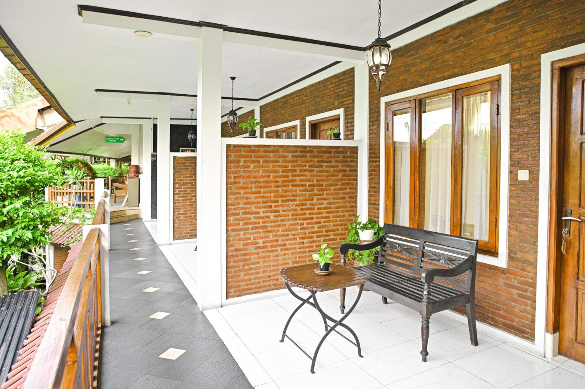 Paku Mas Hotel Maguwo Ngoại thất bức ảnh