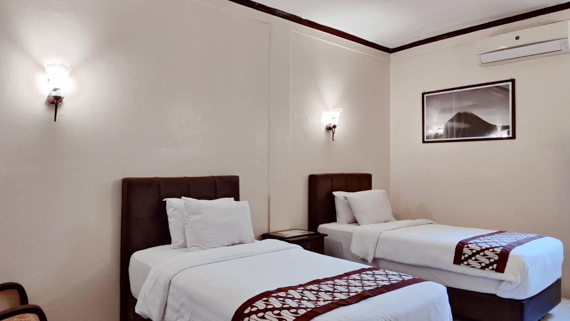 Paku Mas Hotel Maguwo Ngoại thất bức ảnh