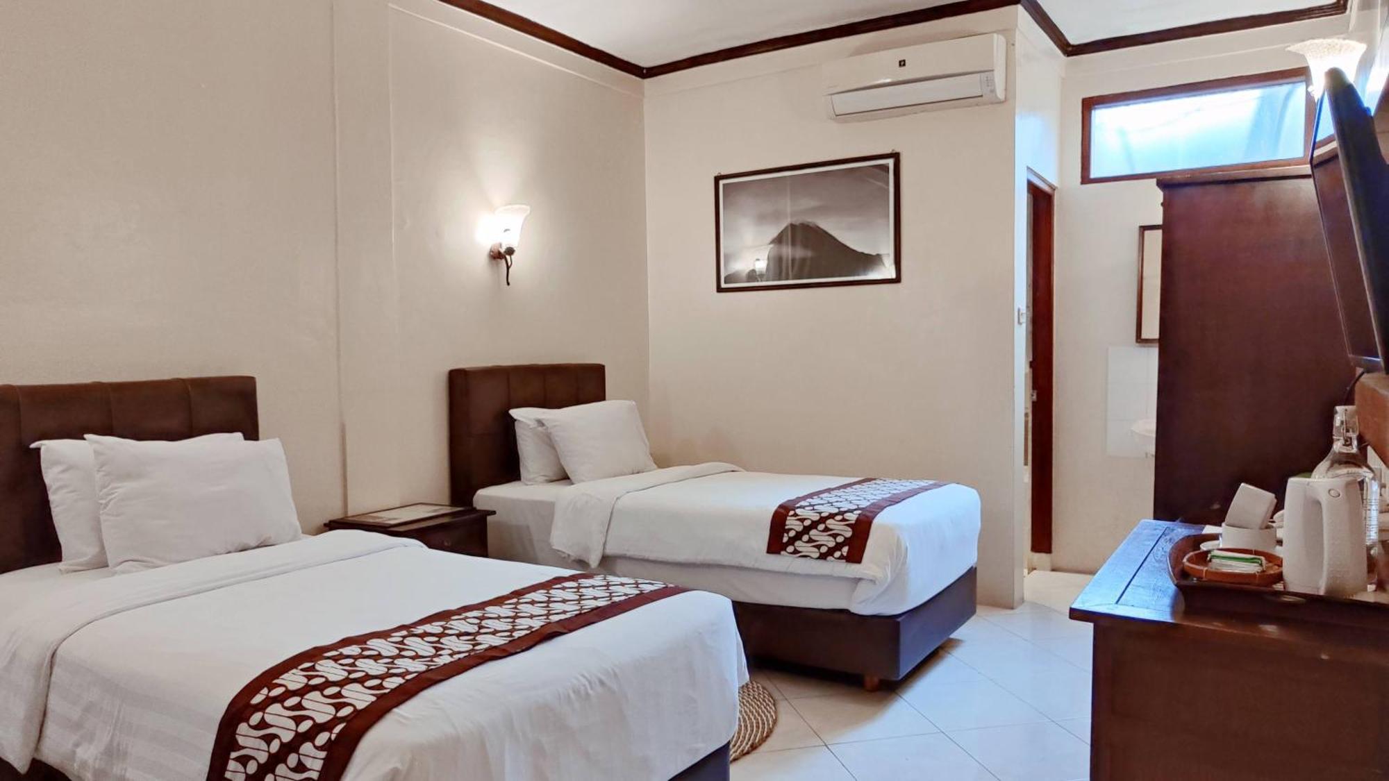 Paku Mas Hotel Maguwo Ngoại thất bức ảnh