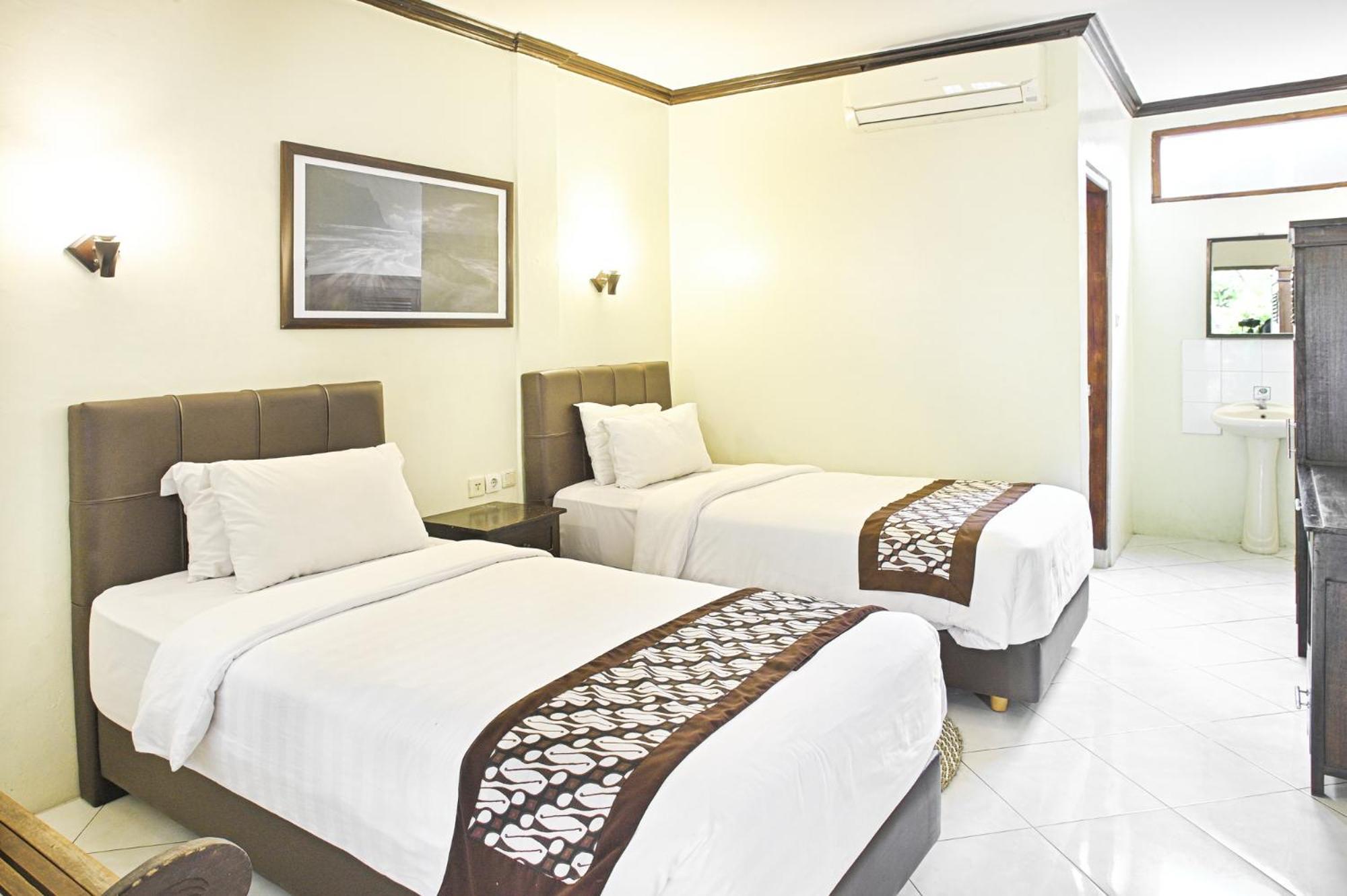 Paku Mas Hotel Maguwo Ngoại thất bức ảnh